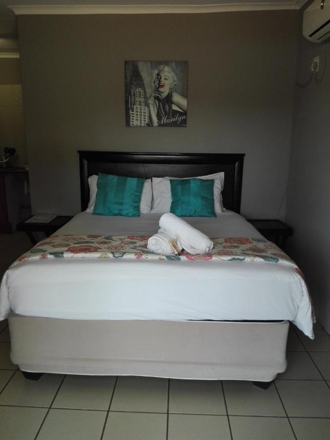 Waterside Lodge Cc Piet Retief Ngoại thất bức ảnh