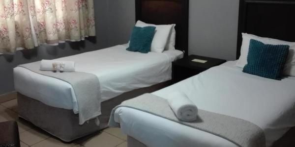 Waterside Lodge Cc Piet Retief Ngoại thất bức ảnh